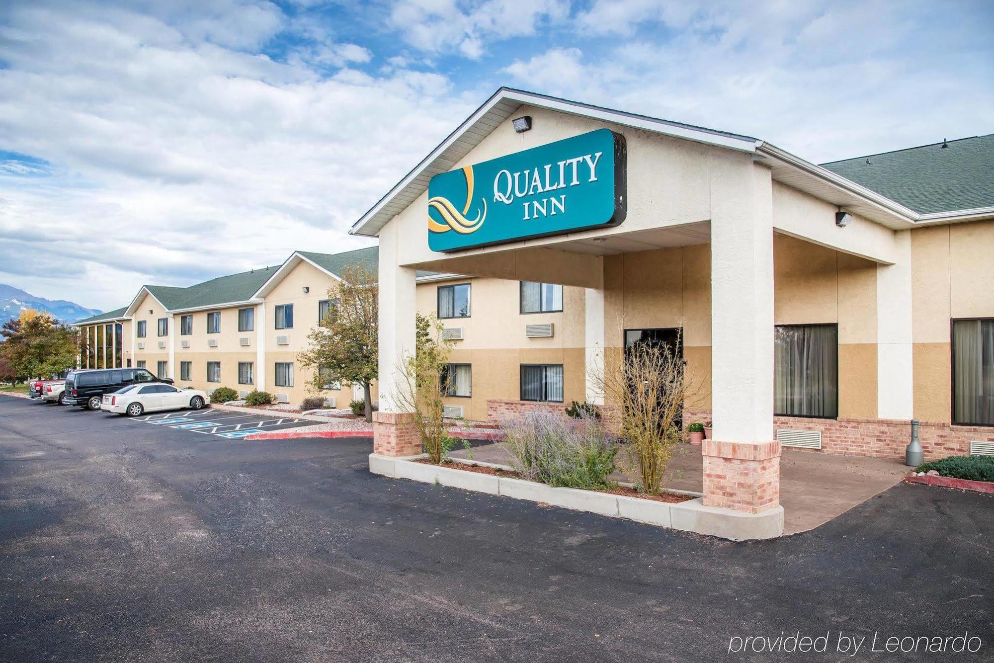 Quality Inn Airport Colorado Springs Exterior photo