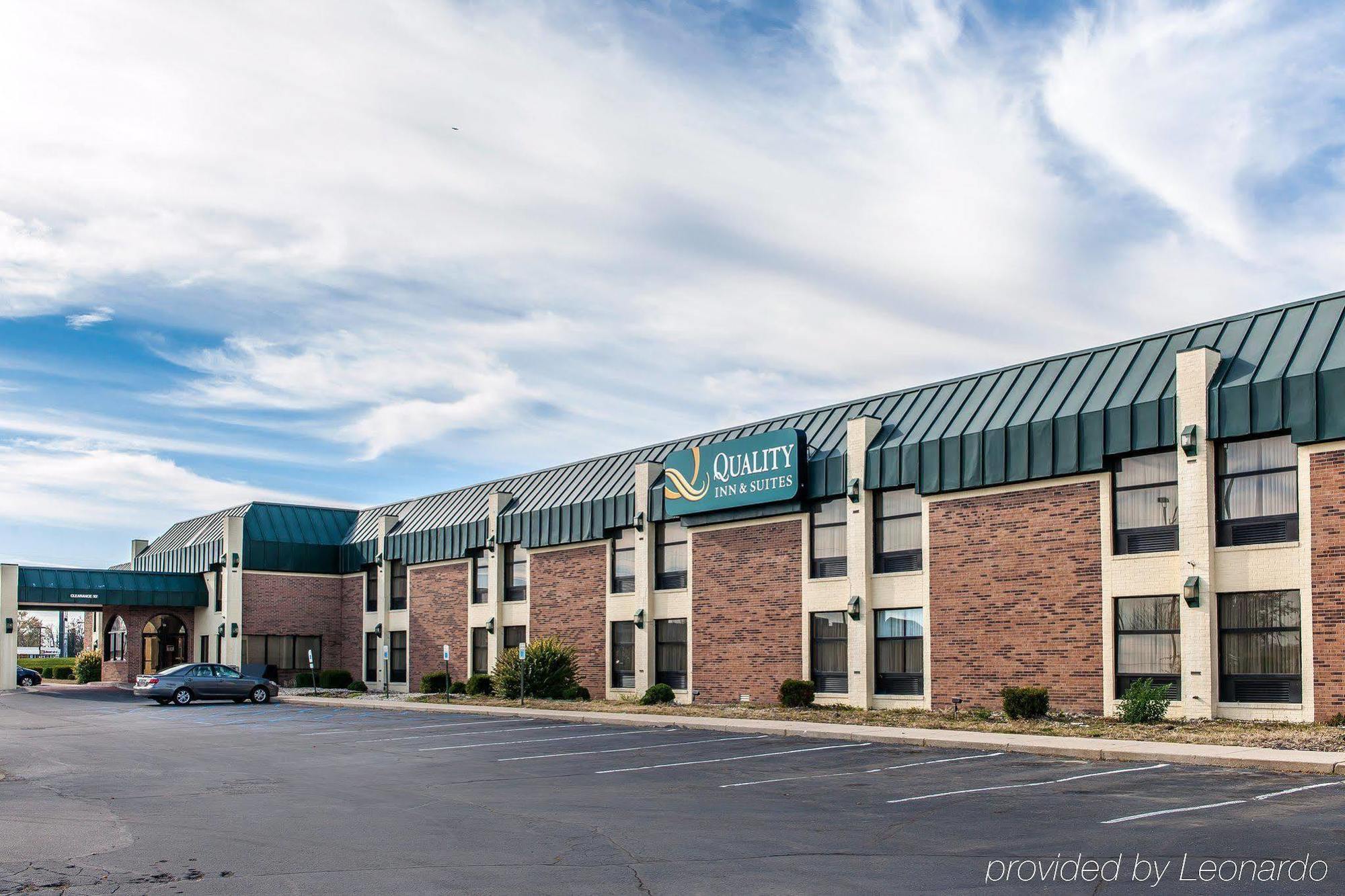 Quality Inn & Suites Shelbyville Exterior photo