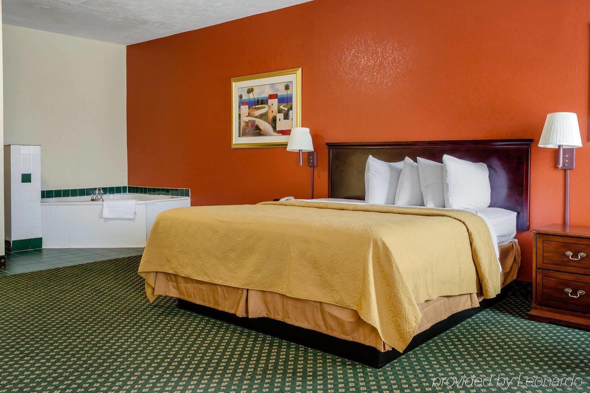 Econo Lodge Inn & Suites Philadelphia Exterior photo