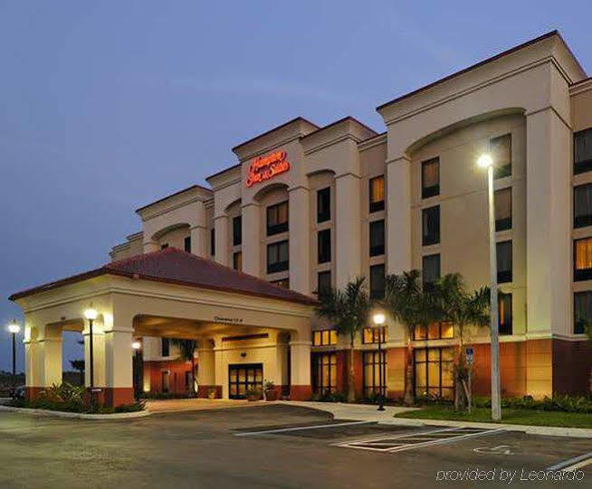 Hampton Inn & Suites Fort Myers Estero Exterior photo