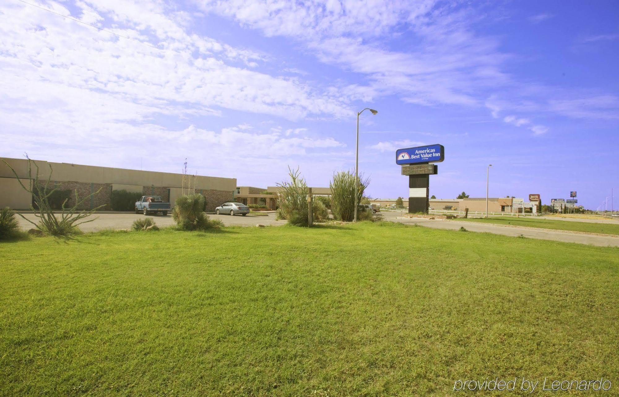 Econo Lodge Carlsbad Exterior photo