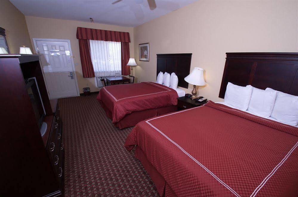 Econo Lodge Inn & Suites Bryant Exterior photo