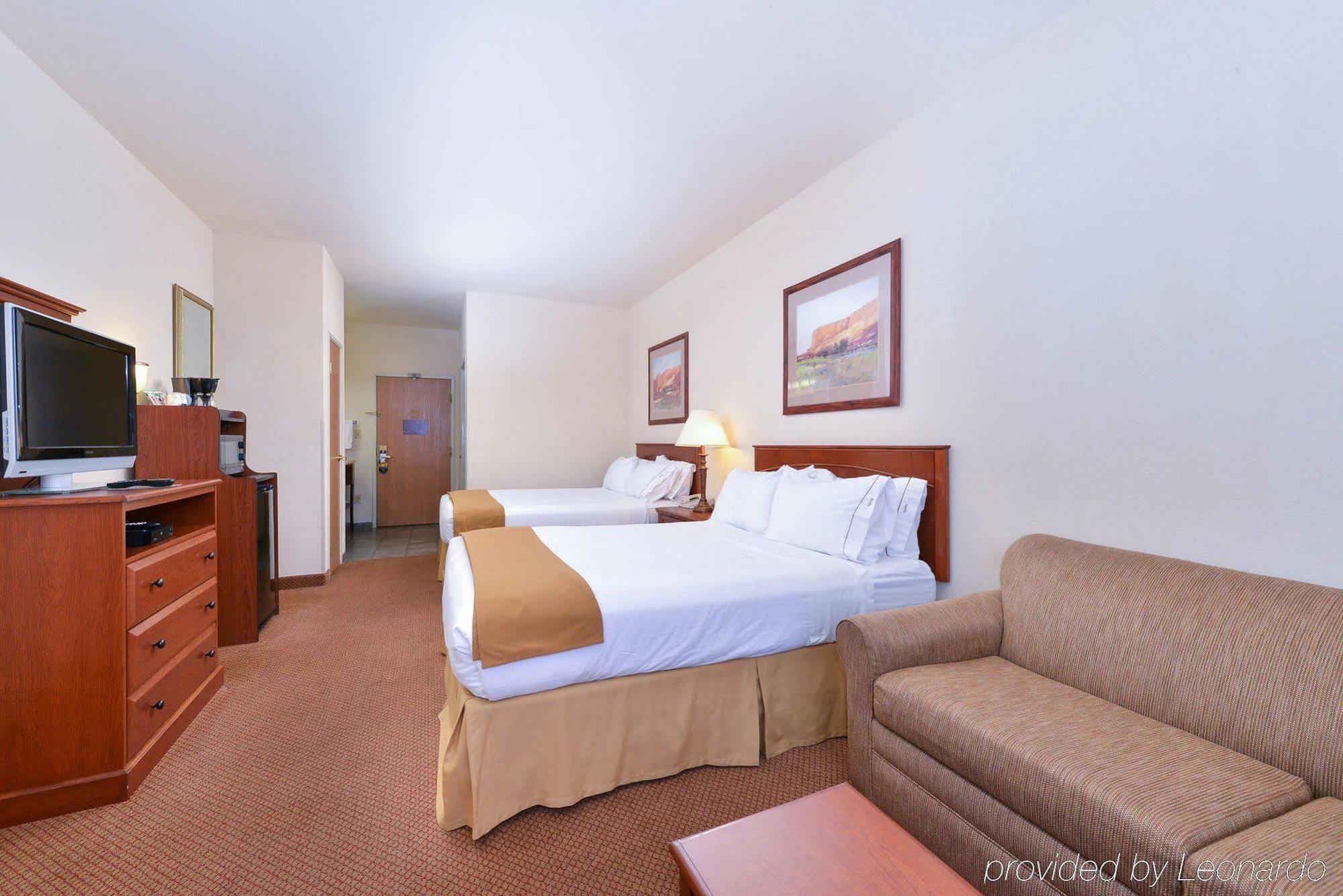 Holiday Inn Express Hotel & Suites Farmington, An Ihg Hotel Exterior photo