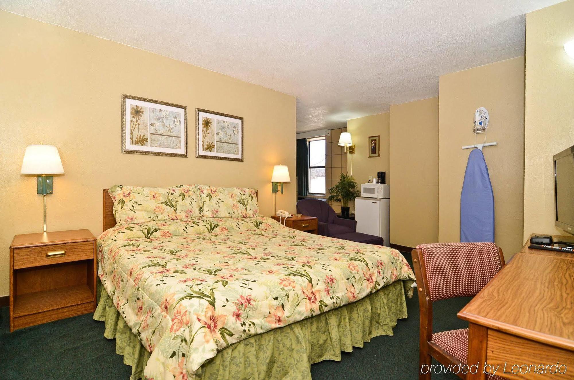 Comfort Inn Kansas City Room photo
