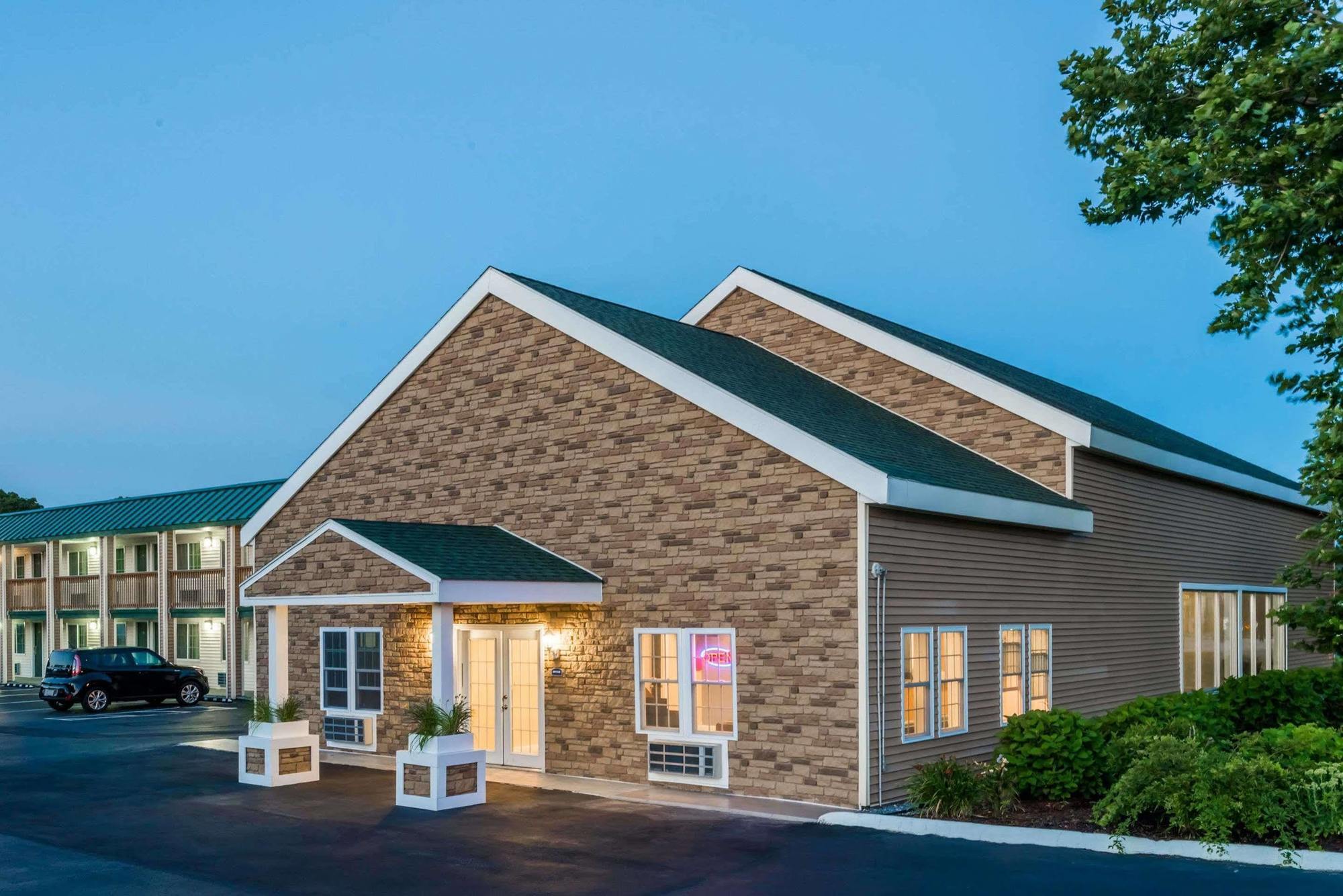 Quality Inn West Yarmouth Exterior photo