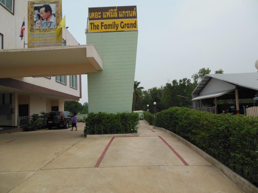 The Family Grand Hotel Udon Thani Exterior photo