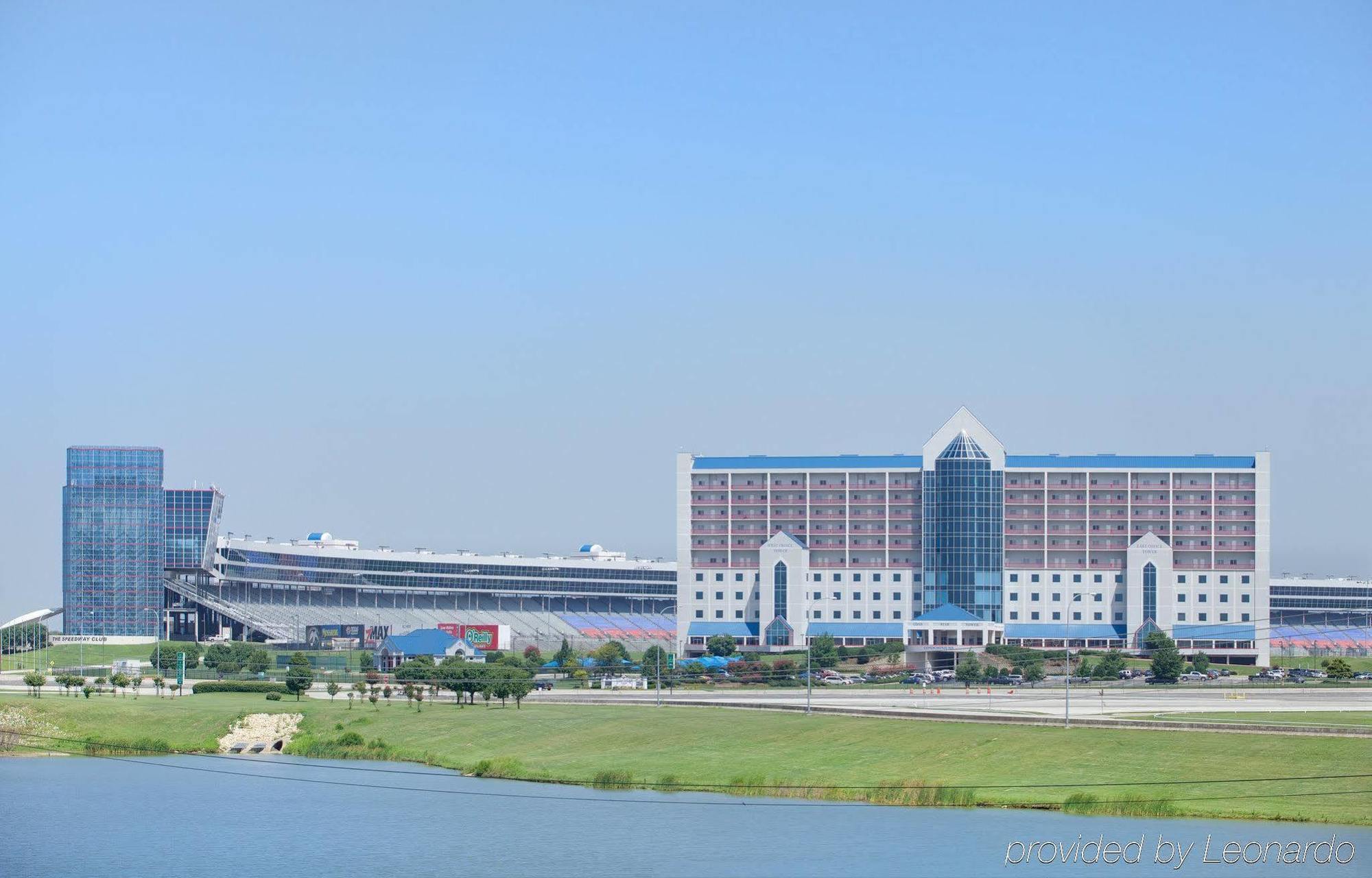 La Quinta Inn & Suites By Wyndham Northlake Ft. Worth Roanoke Exterior photo