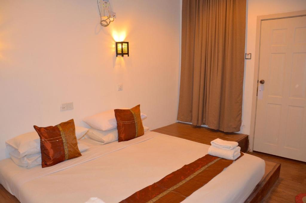 Aung Mingalar Hotel Nyaung-U Room photo
