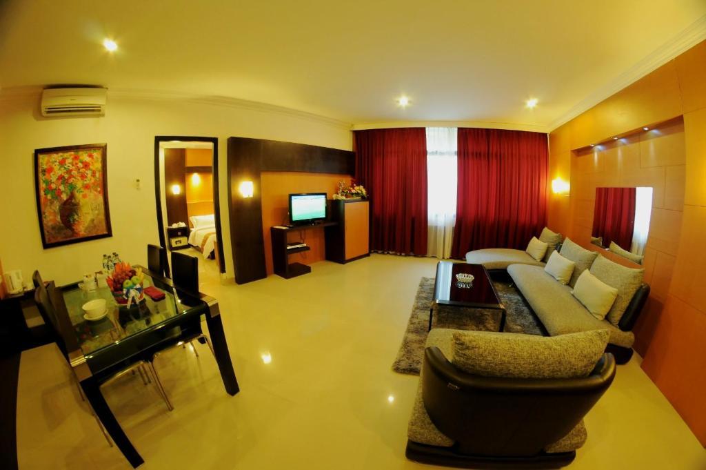 Hotel Swarna Dwipa Palembang Room photo