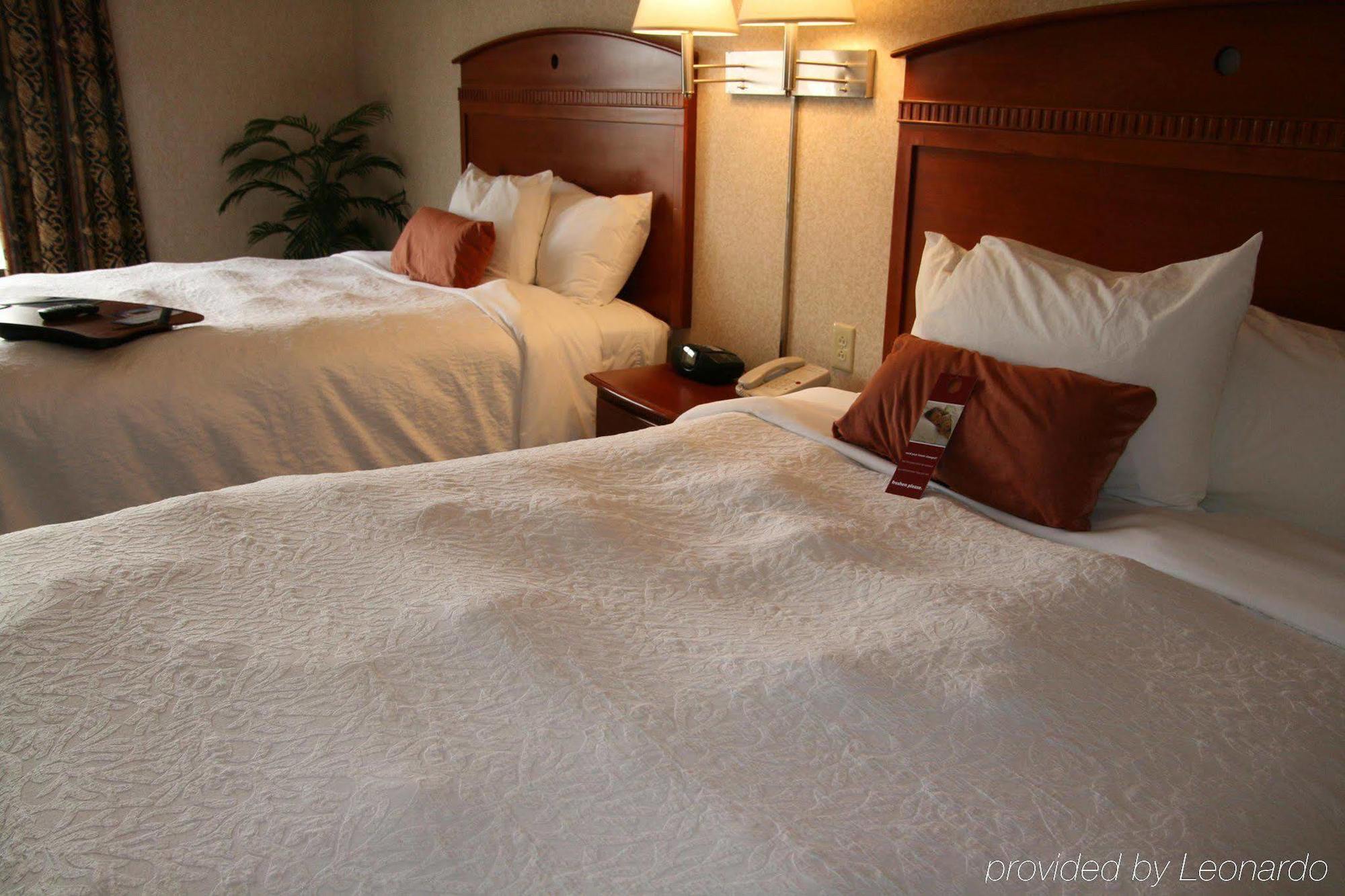 Hampton Inn & Suites Wilmington Room photo