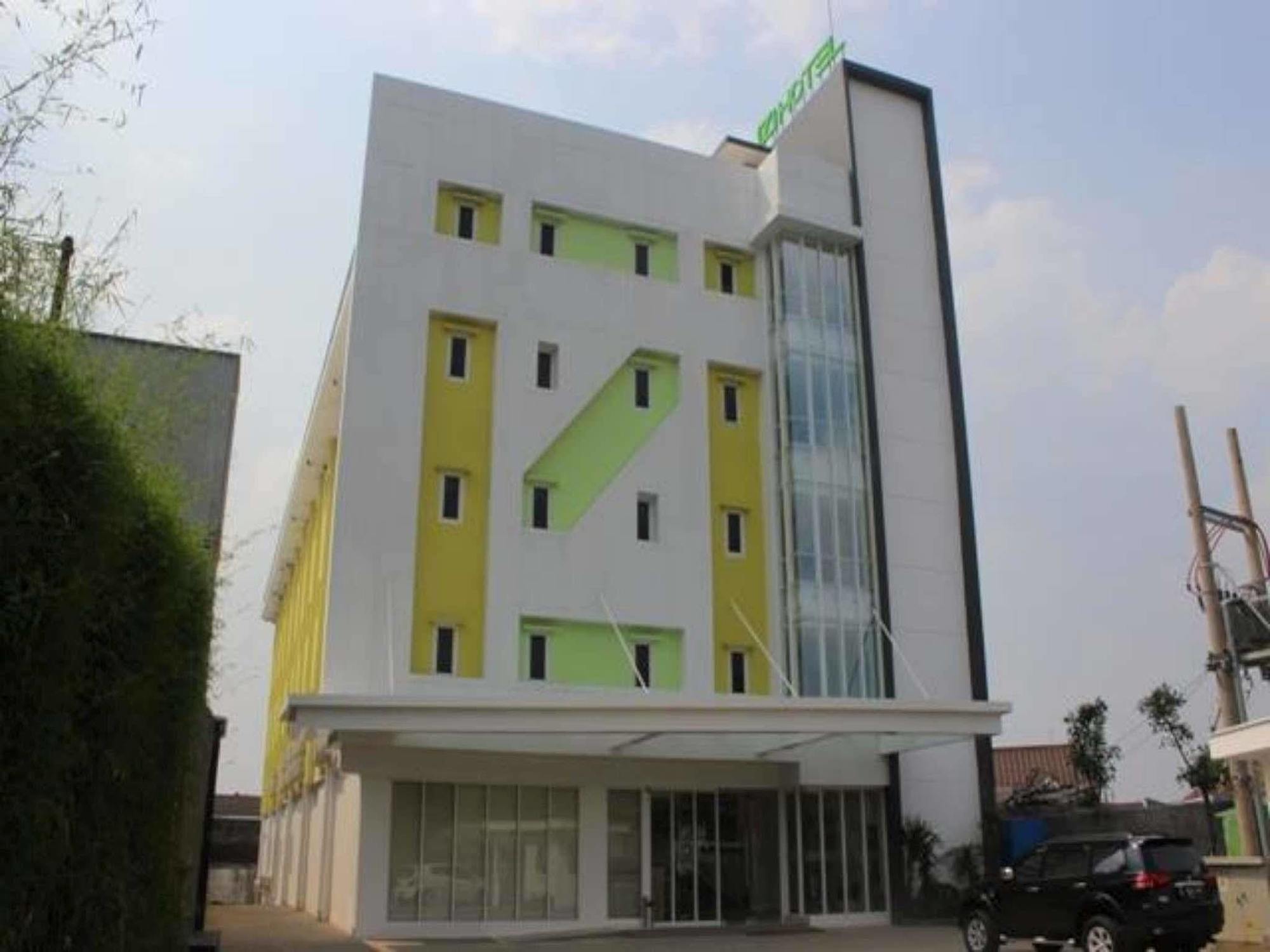 Izi Hotel Bogor Exterior photo