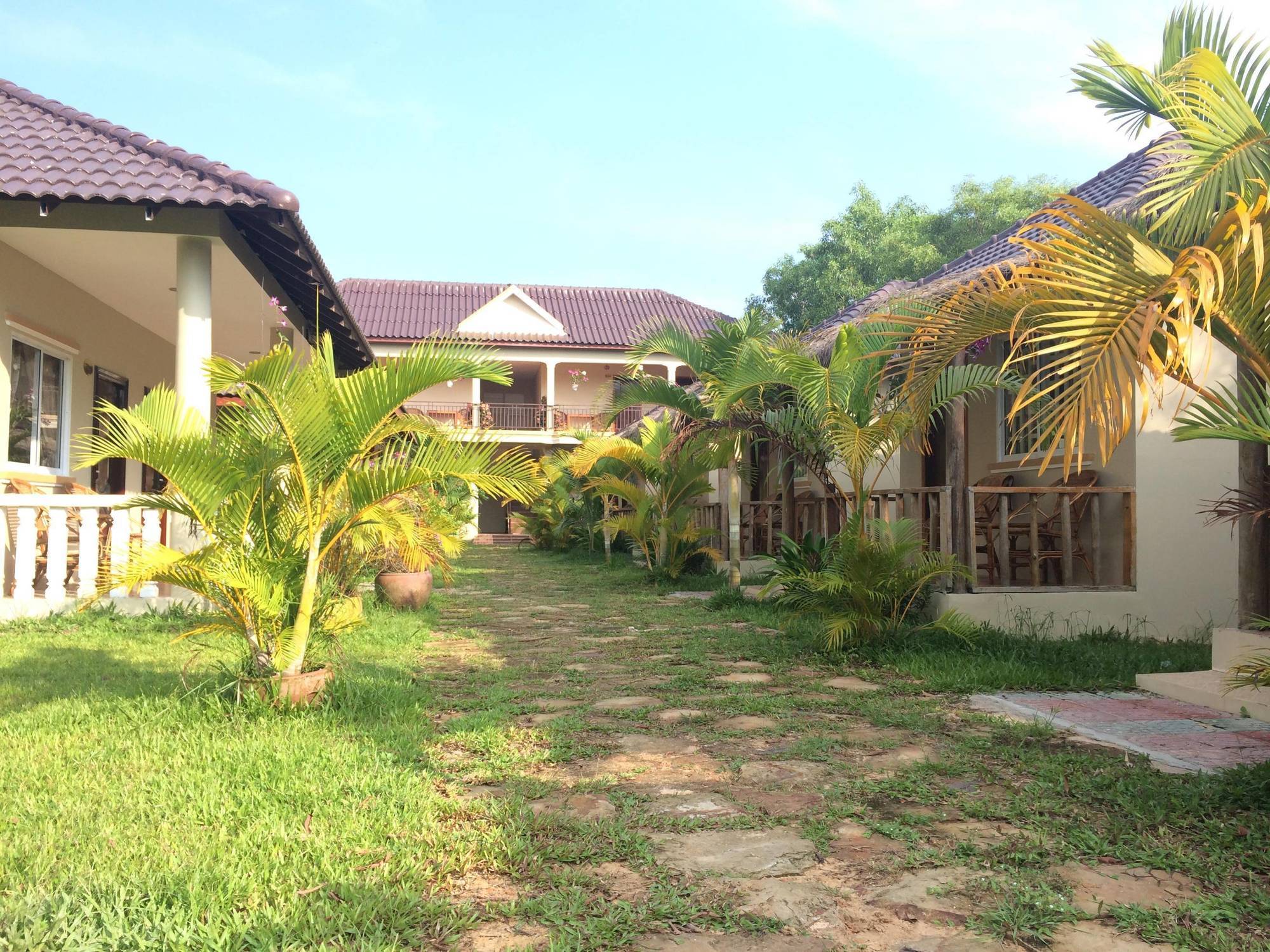 The Moonflower Bungalow Hotel Sihanoukville Exterior photo