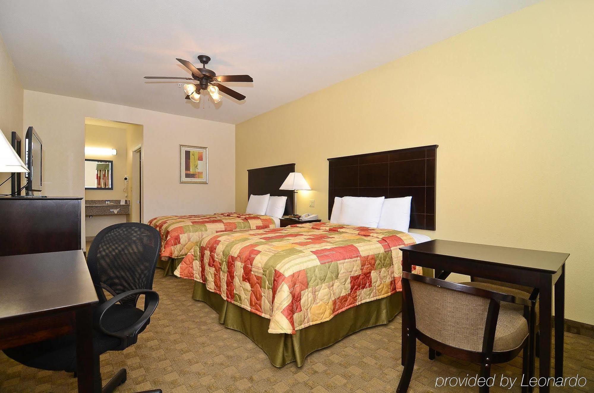 Americas Best Value Inn & Suites Tomball Room photo