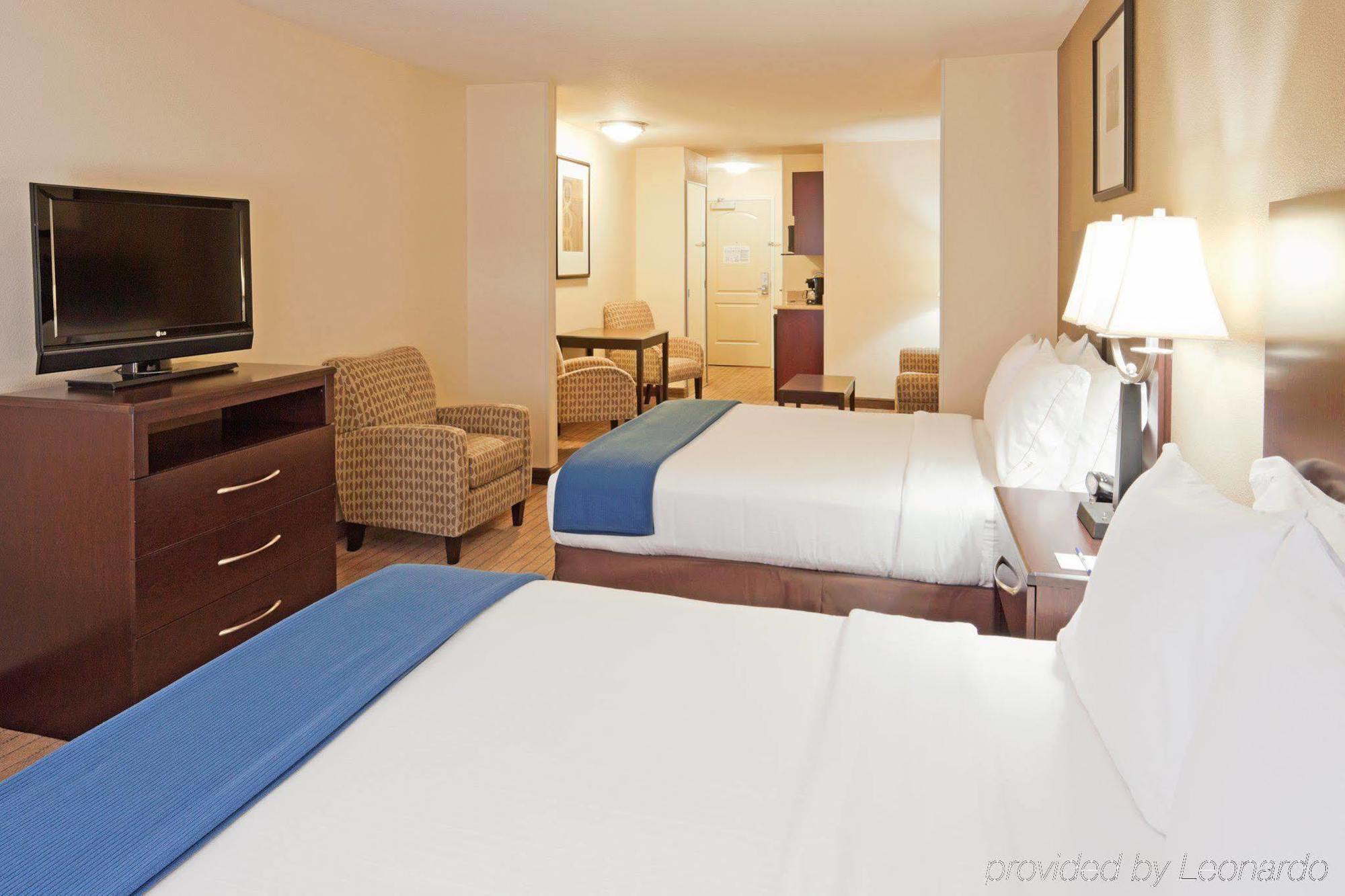 Holiday Inn Express & Suites Clovis Fresno Area, An Ihg Hotel Room photo