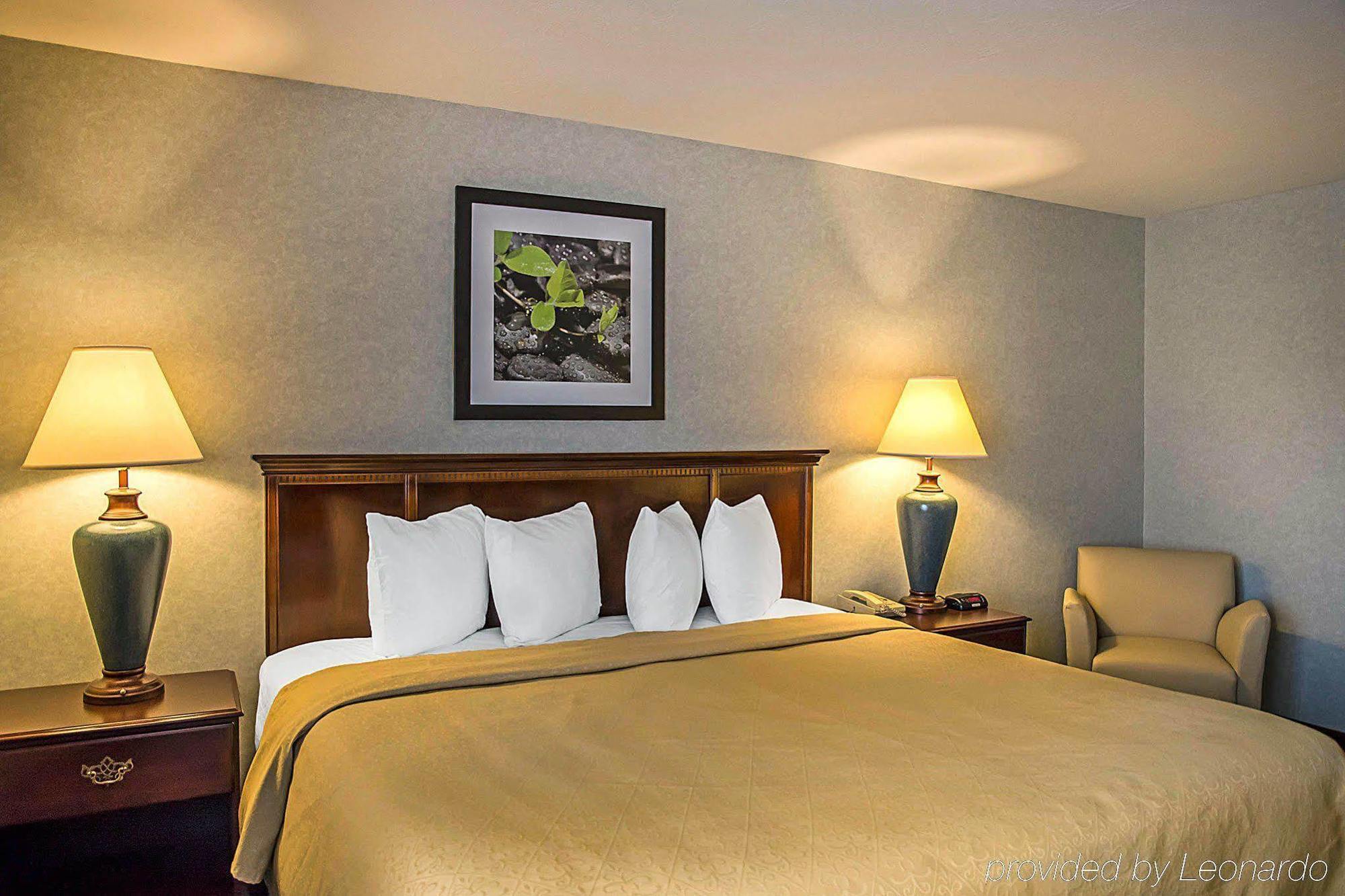 Quality Inn & Suites Cincinnati I-275 Springdale Exterior photo