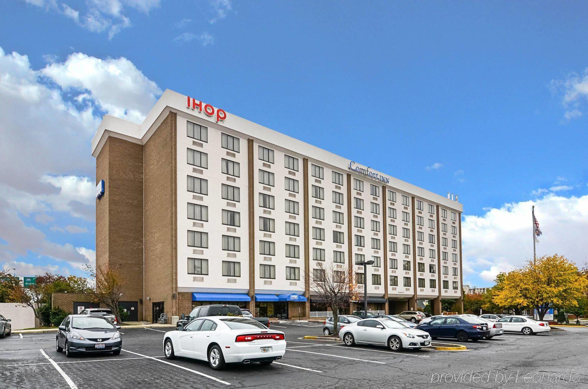 Fairfield Inn & Suites By Marriott Alexandria West/Mark Center Exterior photo