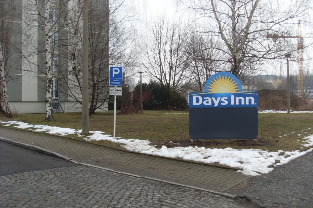 Days Inn Dresden Exterior photo