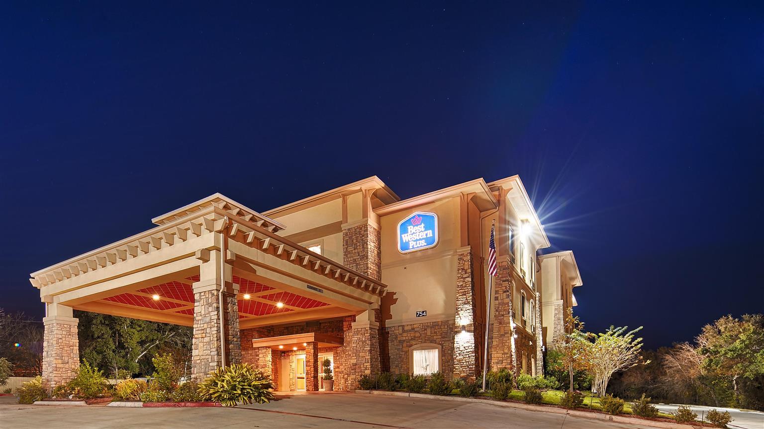 Best Western Plus Goliad Inn & Suites Exterior photo