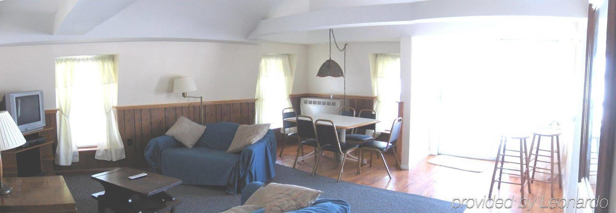 Lakeside Getaway Apartment Weirs Beach Room photo