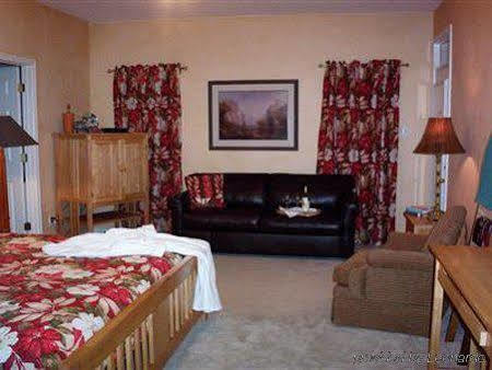 15 Acres Retreat Hotel Mineola Room photo