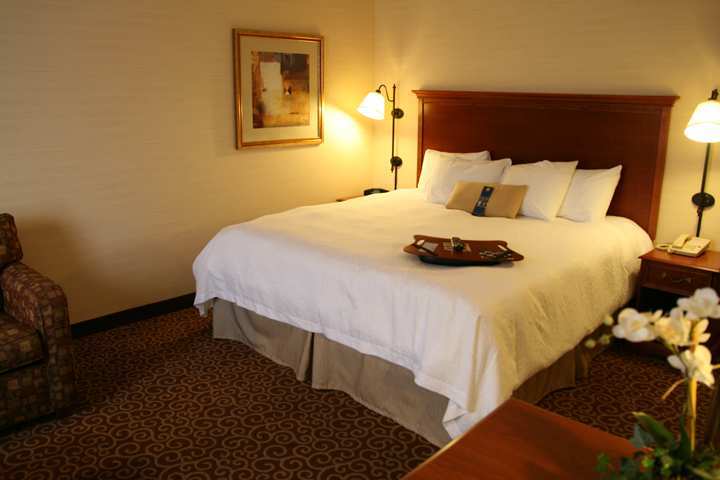 Hampton Inn & Suites Grove City Room photo