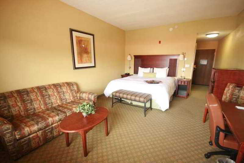 Hampton Inn & Suites Lake City Room photo