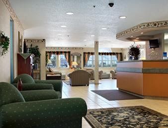 Microtel Inn & Suites Raton Interior photo