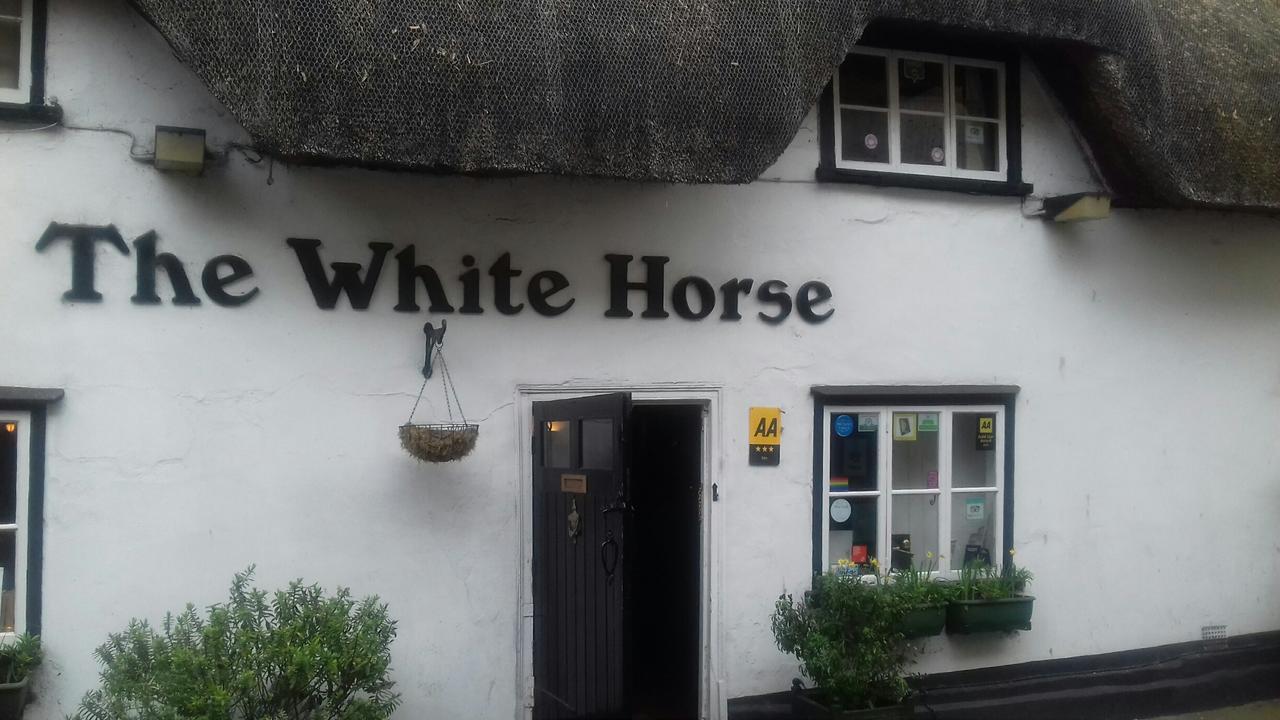 White Horse Inn Andover Exterior photo
