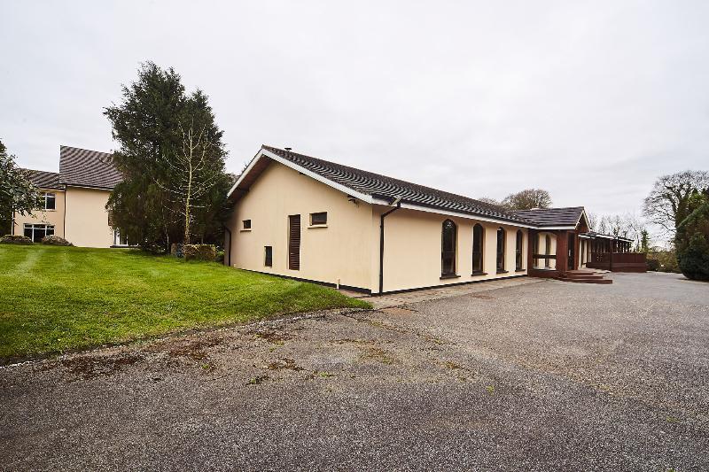 Cedar Lodge Hotel & Restaurant Newbawn Exterior photo