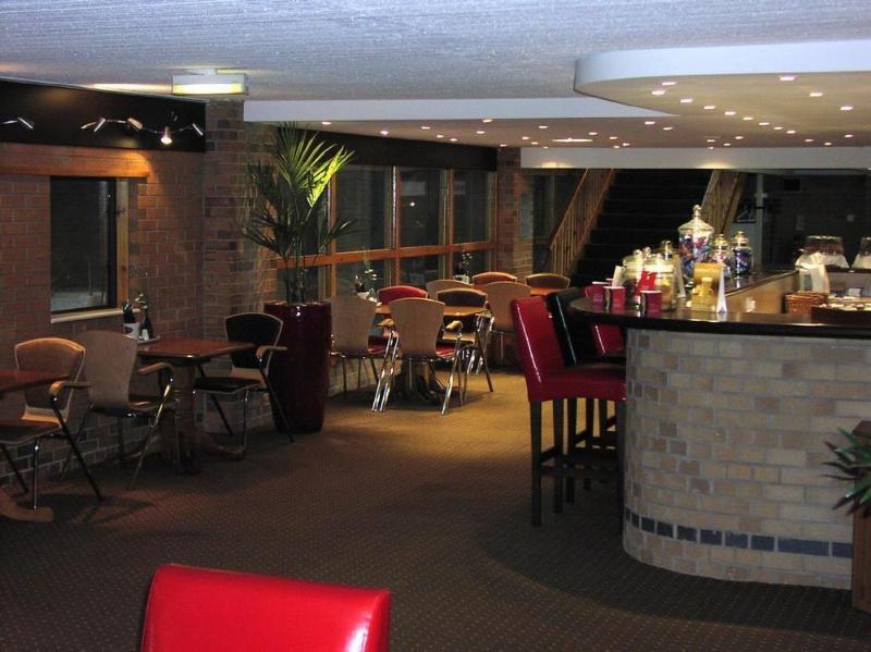 The Waterside Hotel And Leisure Club Manchester Restaurant photo