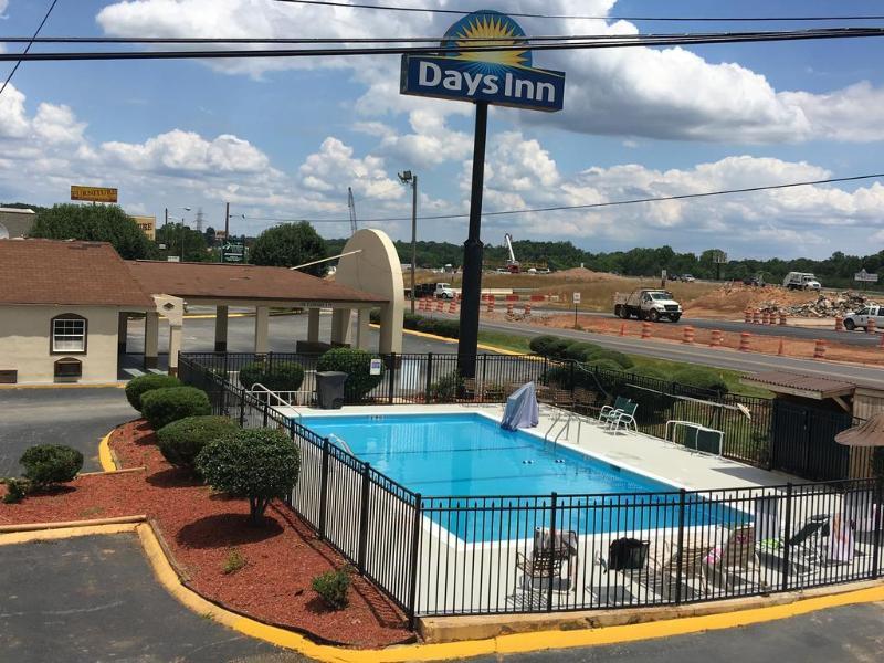 Days Inn By Wyndham Statesville Exterior photo