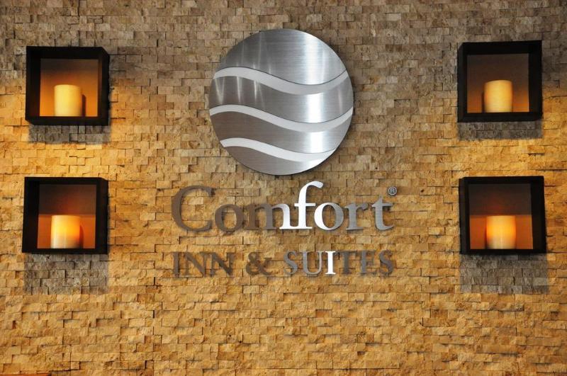Comfort Inn & Suites Sturbridge-Brimfield Exterior photo