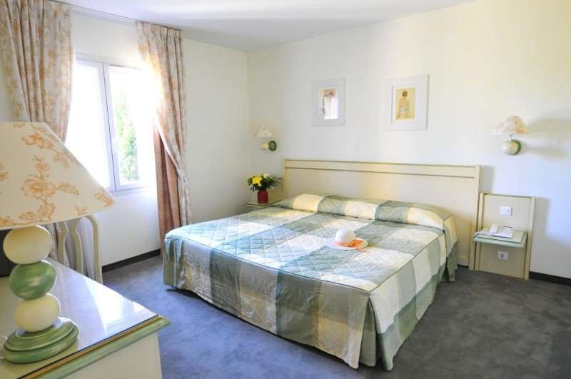 Residhotel Golf Grand Avignon Vedene Room photo