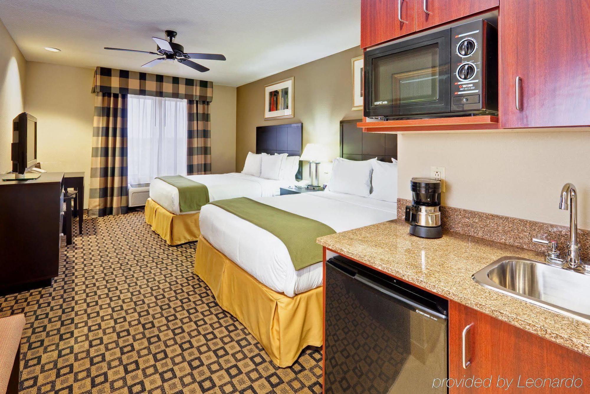 Holiday Inn Express Hotel & Suites Clinton, An Ihg Hotel Room photo