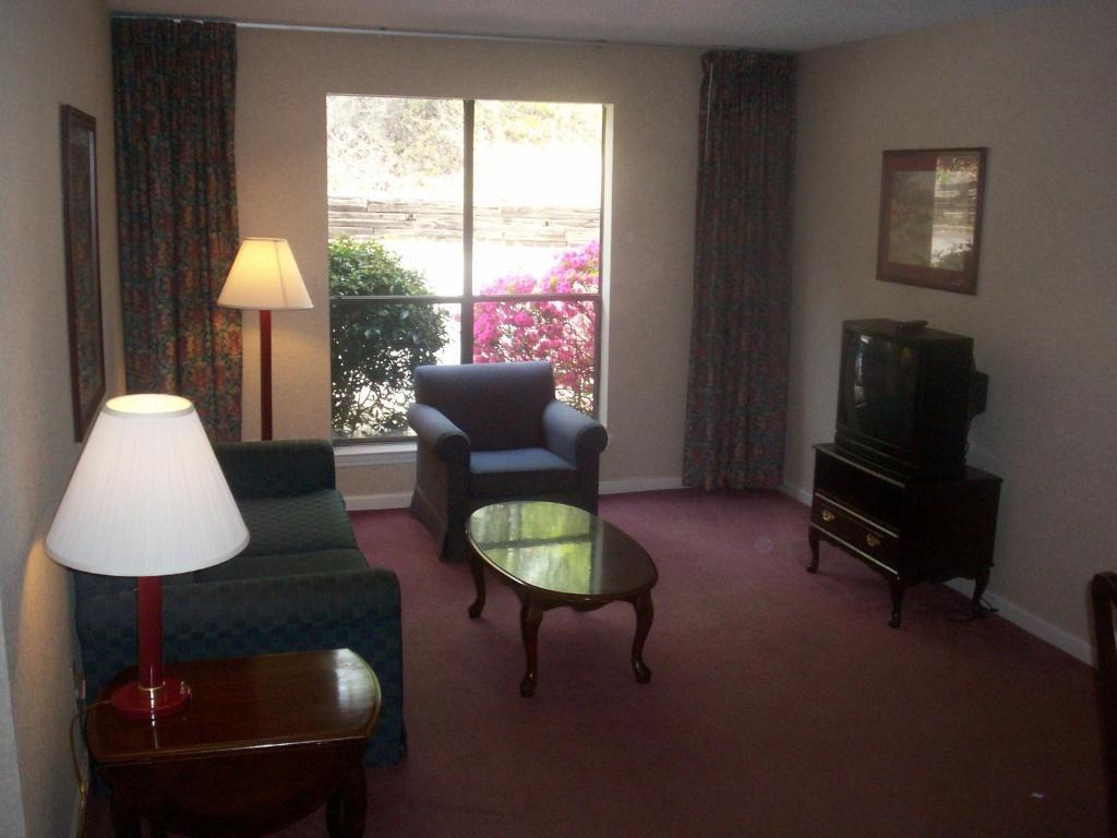 Rime Garden Inn & Suites Birmingham Room photo