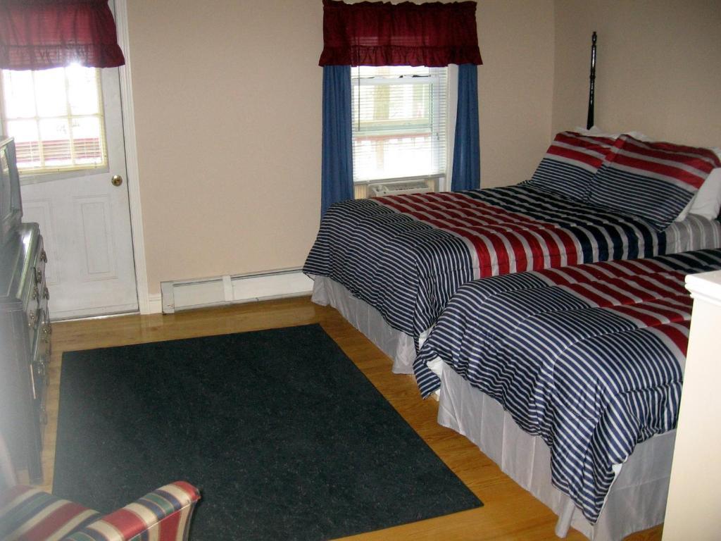 Lakeside Getaway Apartment Weirs Beach Room photo