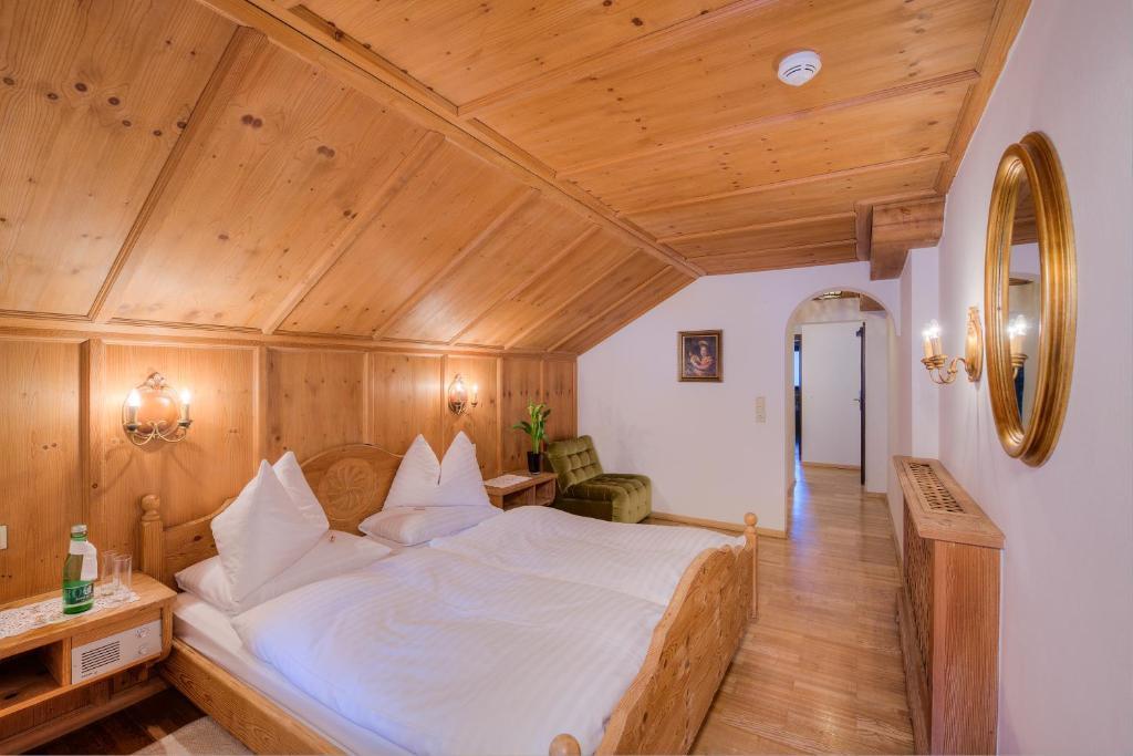 Jagerwirt Hotel Kitzbuhel Room photo
