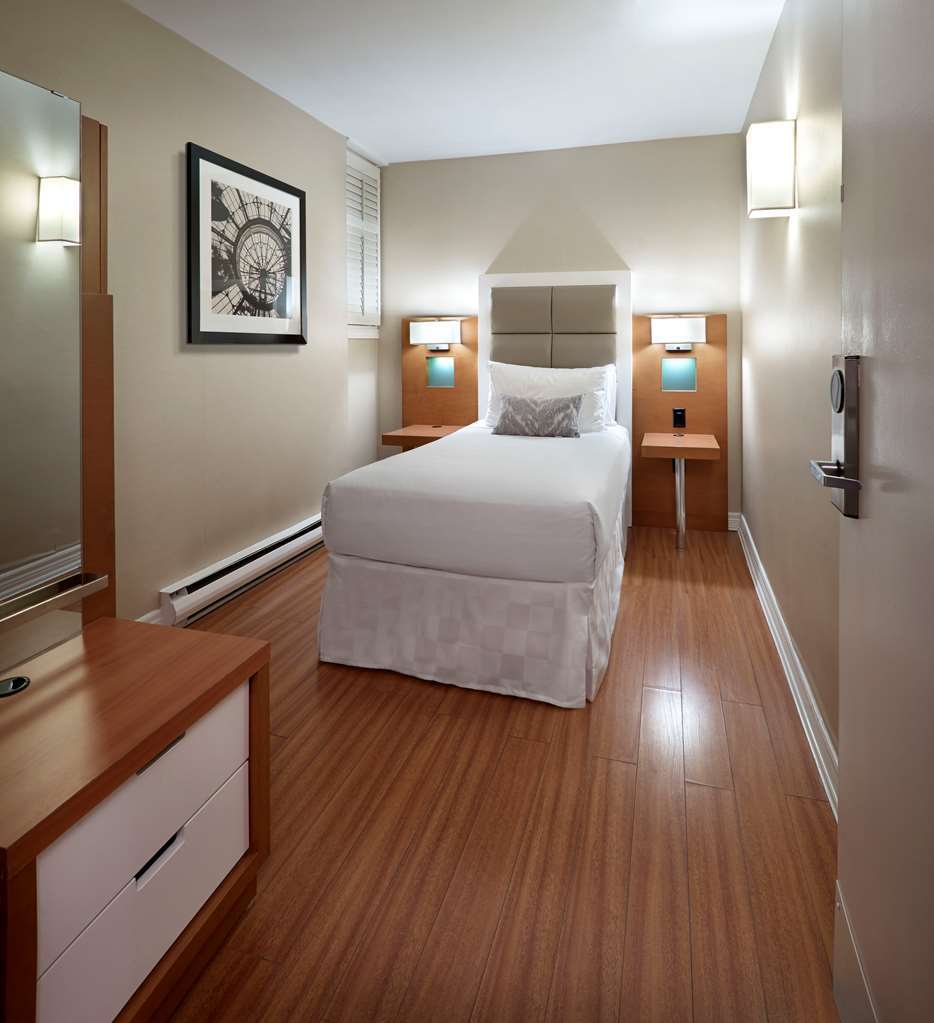 The Strathcona Hotel Toronto Room photo