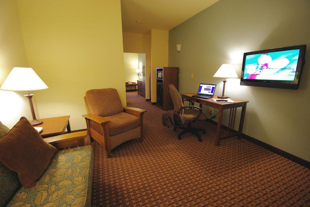 Mountain Inn & Suites Airport - Hendersonville Room photo