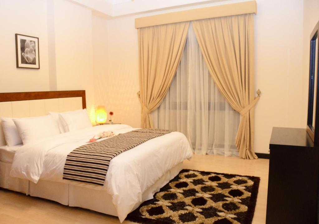 Serene Landmark Residence Manama Room photo