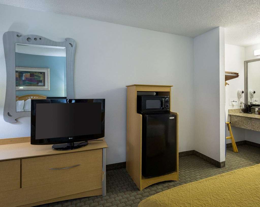Quality Inn Clute Freeport Room photo