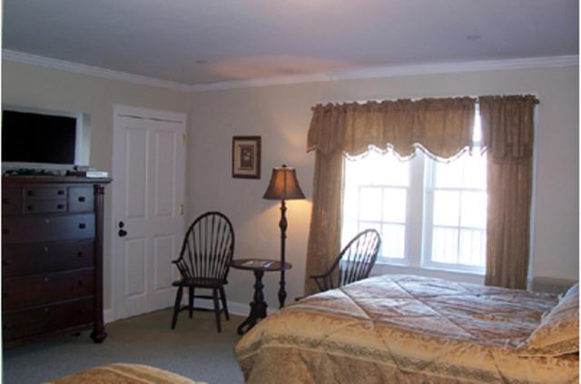 Townsend Manor Inn Greenport Room photo