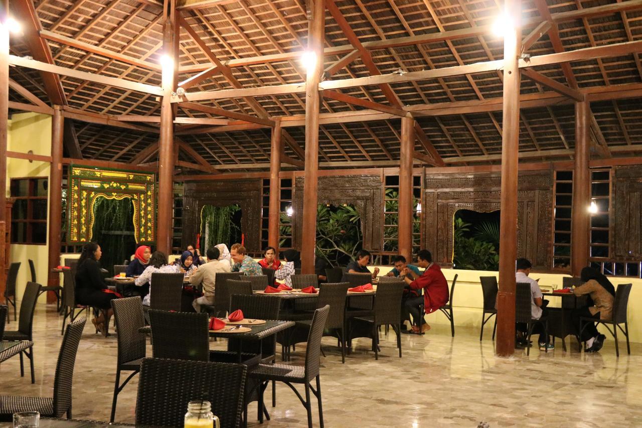 Puri Bunga Beach Cottages Senggigi Exterior photo