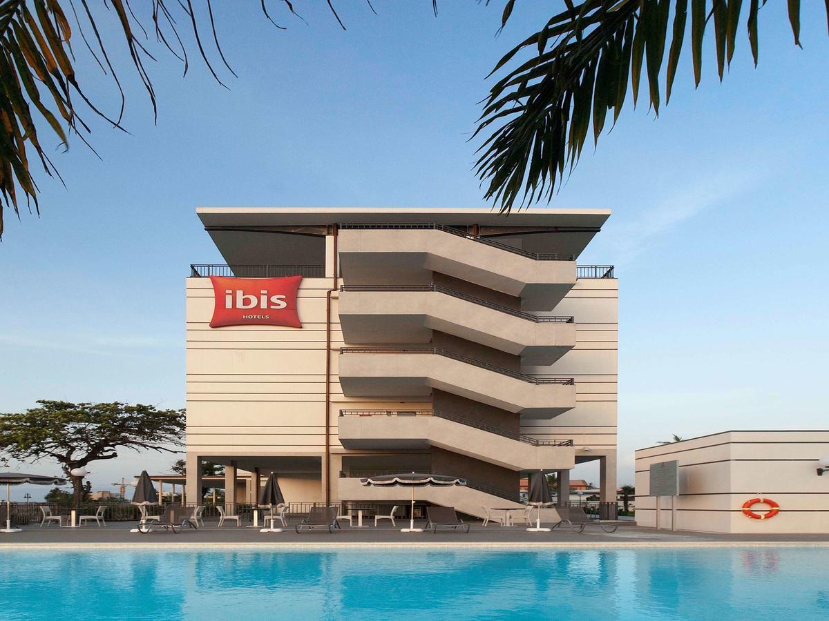 Ibis Bata Hotel Exterior photo