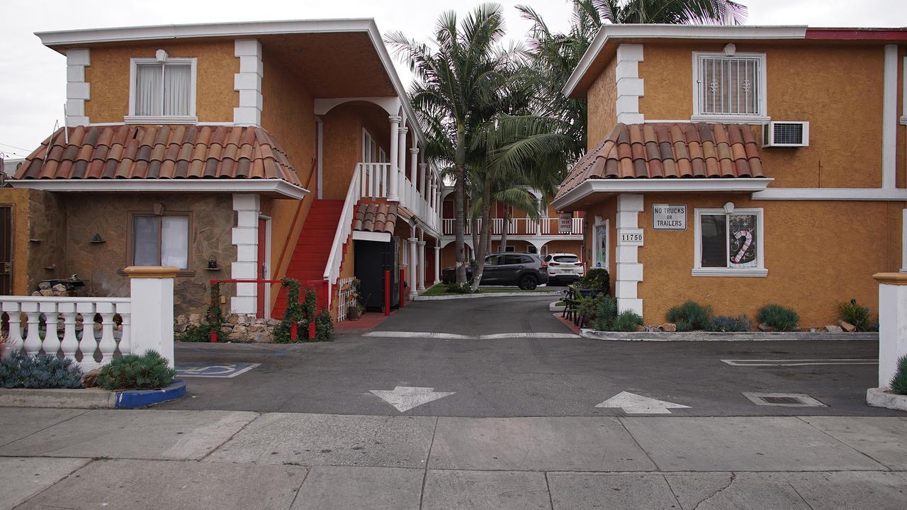 Paradise Inn And Suites Los Angeles Exterior photo