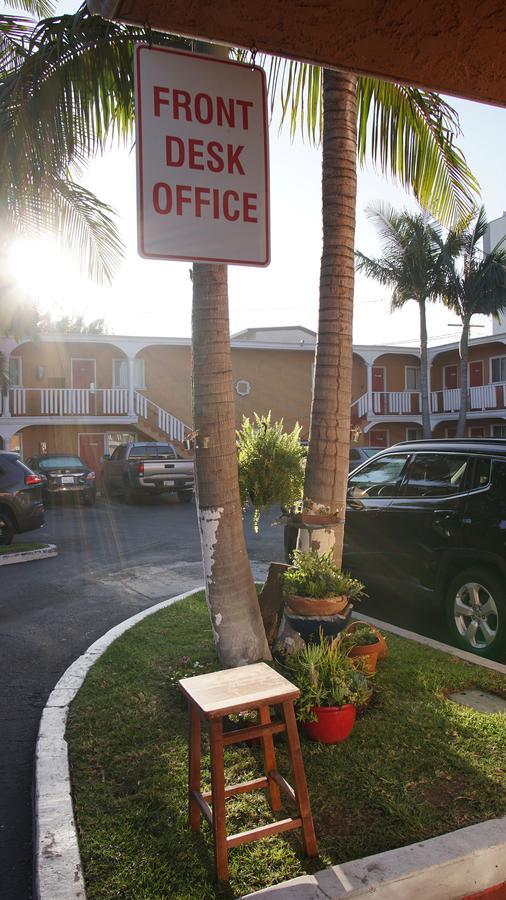 Paradise Inn And Suites Los Angeles Exterior photo