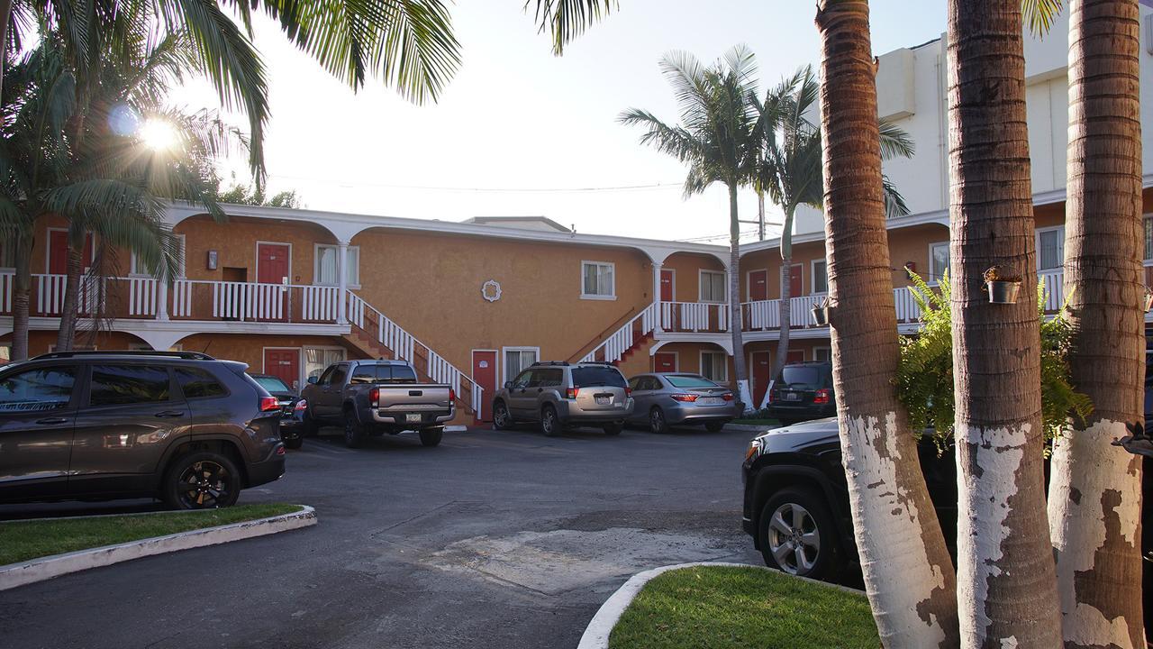 Paradise Inn And Suites Los Angeles Exterior photo