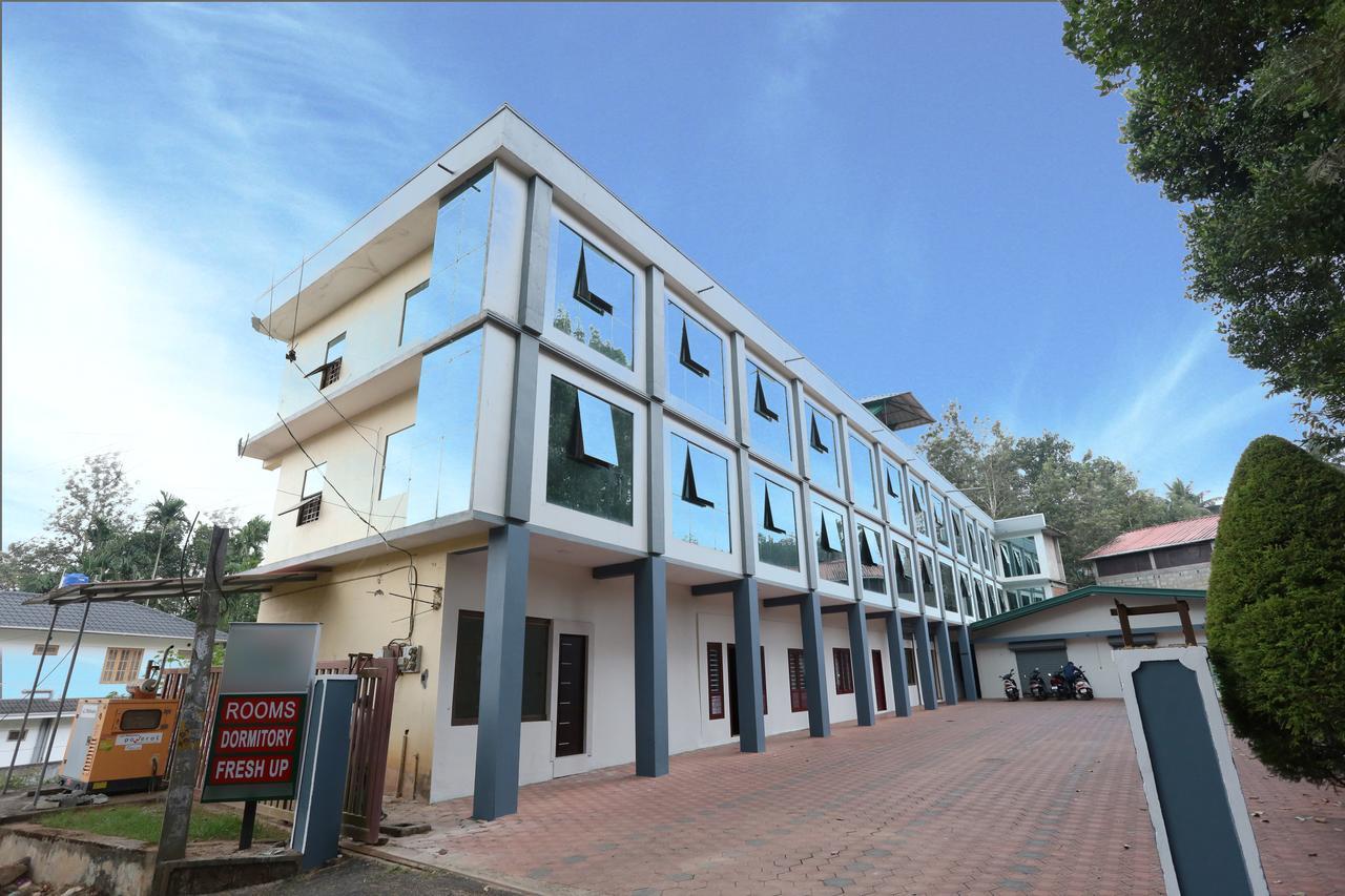 Chingly Residency Hotel Sultan Bathery Exterior photo
