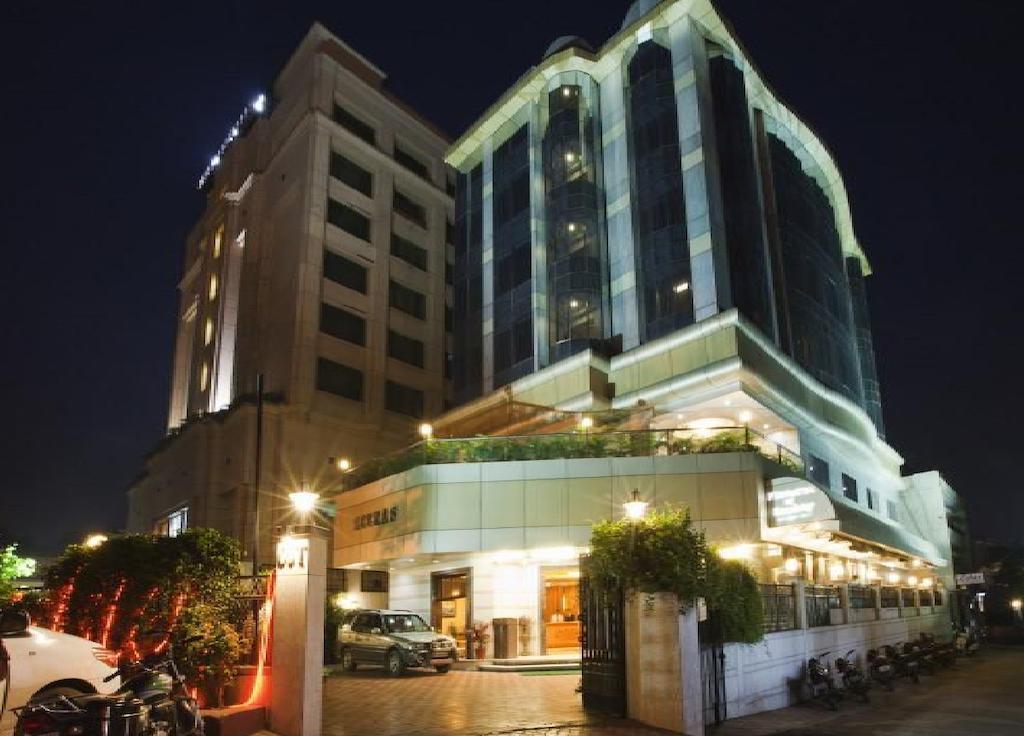 Hotel Zeeras Varanasi Exterior photo