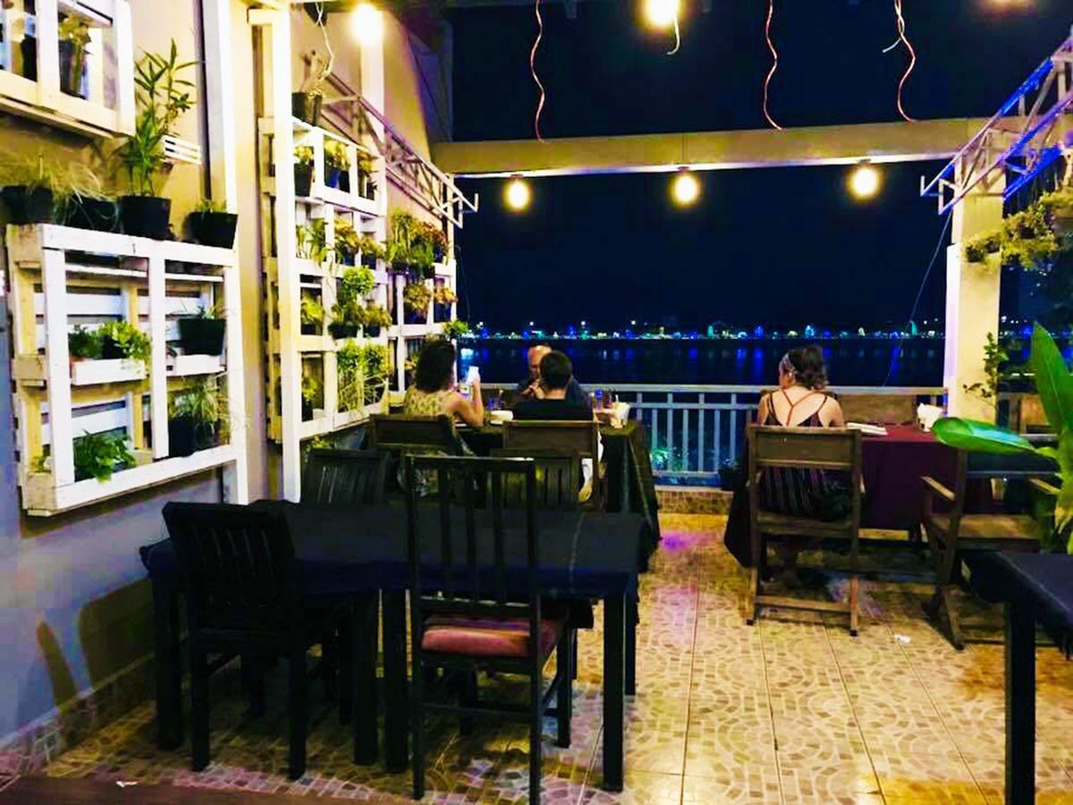 Tonle Khmer Guesthouse And Sky Bar Phnom Penh Exterior photo